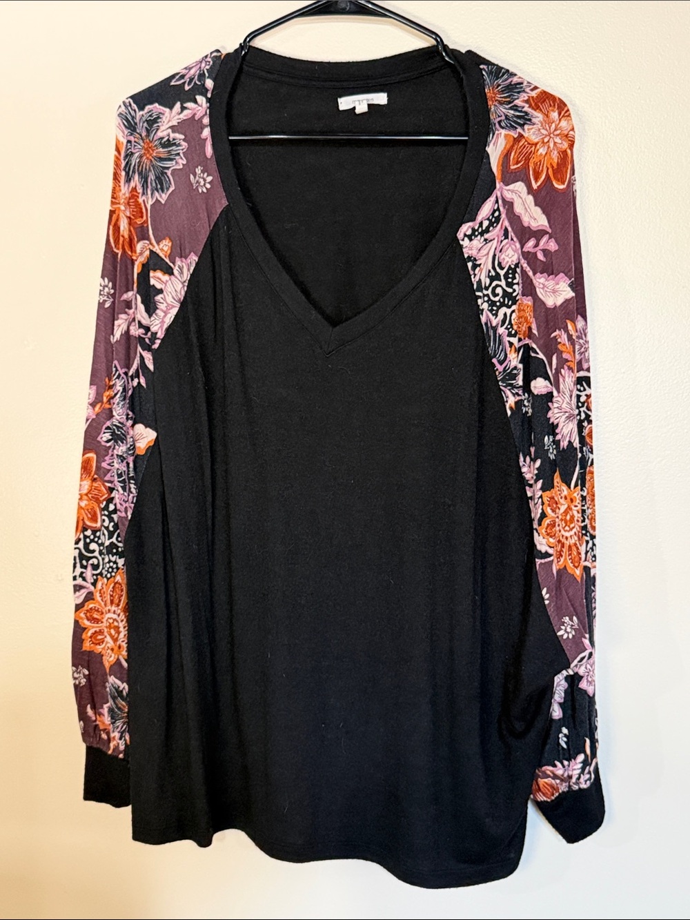 Maurices Black V-Neck Long Sleeve Top with Floral Raglan Sleeves